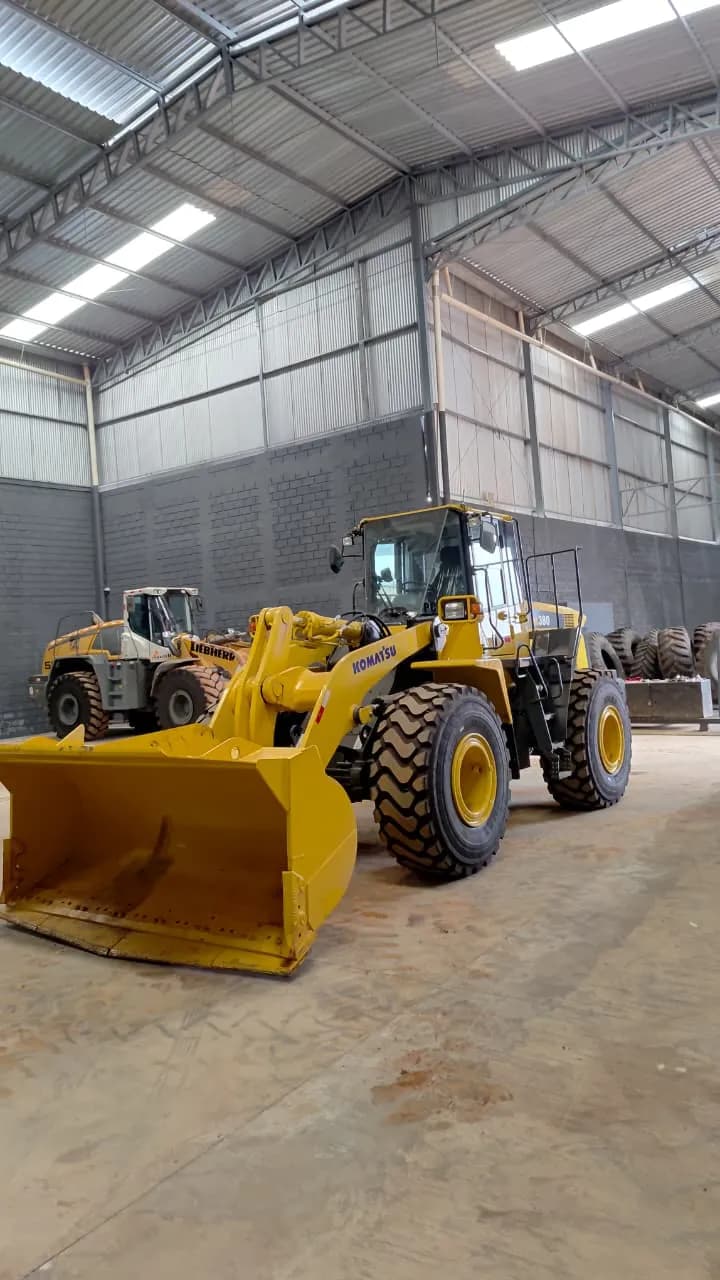 PÁ CARREGADEIRA KOMATSU WA380 - LOCAÇÃO DE MÁQUINAS PESADAS - Imagem 3