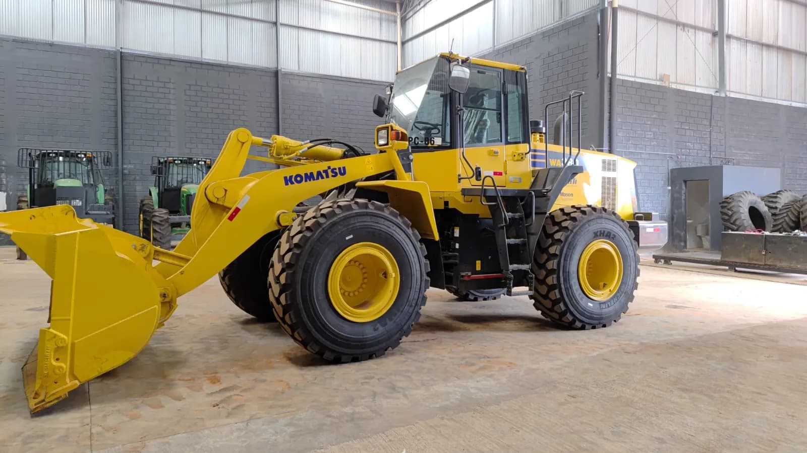 PÁ CARREGADEIRA KOMATSU WA380 - LOCAÇÃO DE MÁQUINAS PESADAS - Imagem 5