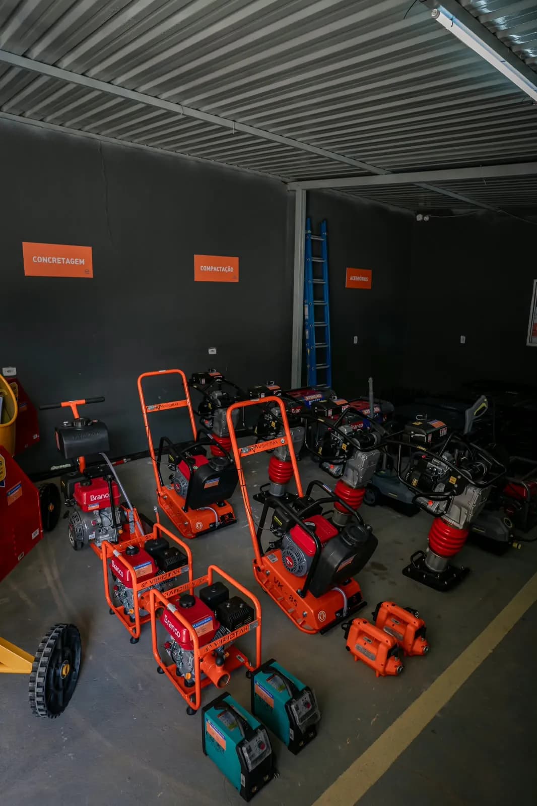 Locação de equipamentos para obras, reformas e jardinagem.